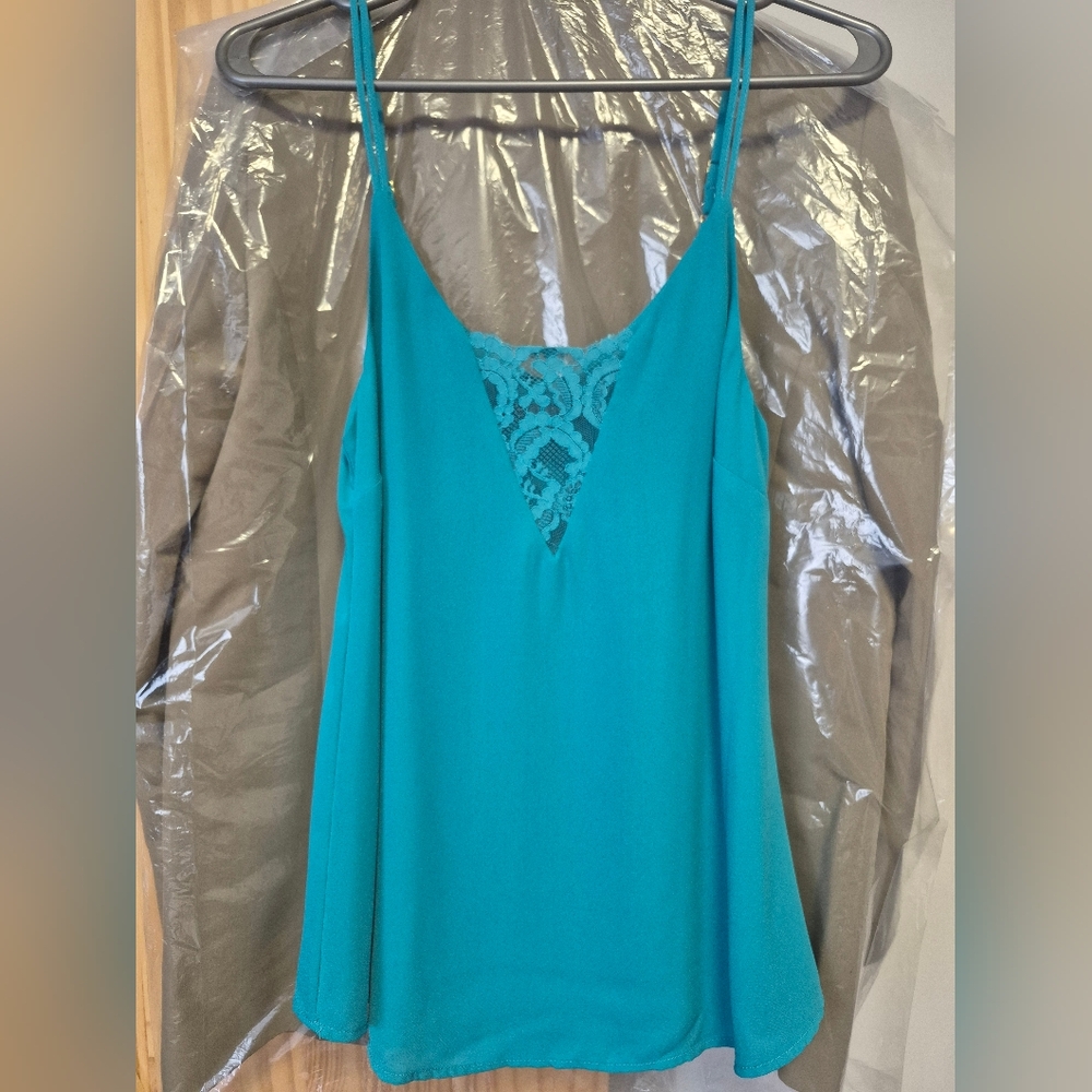Guess Silk-like Turquoise Smart Top